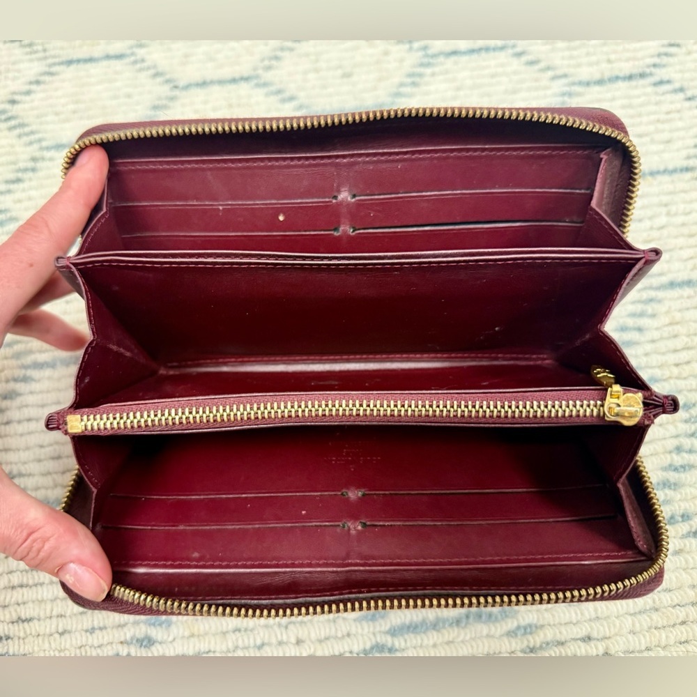 LOUIS VUITTON Classic Monogram Burgundy Vernis Patent Leather Zippy Chic Wallet - Picture 14 of 16